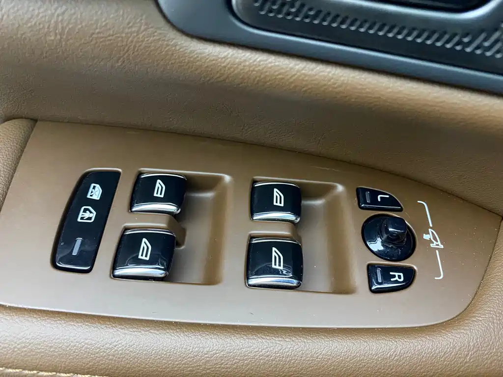 VOLVO S90 2023