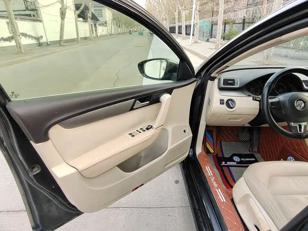 VOLKSWAGEN MAGOTAN 2012
