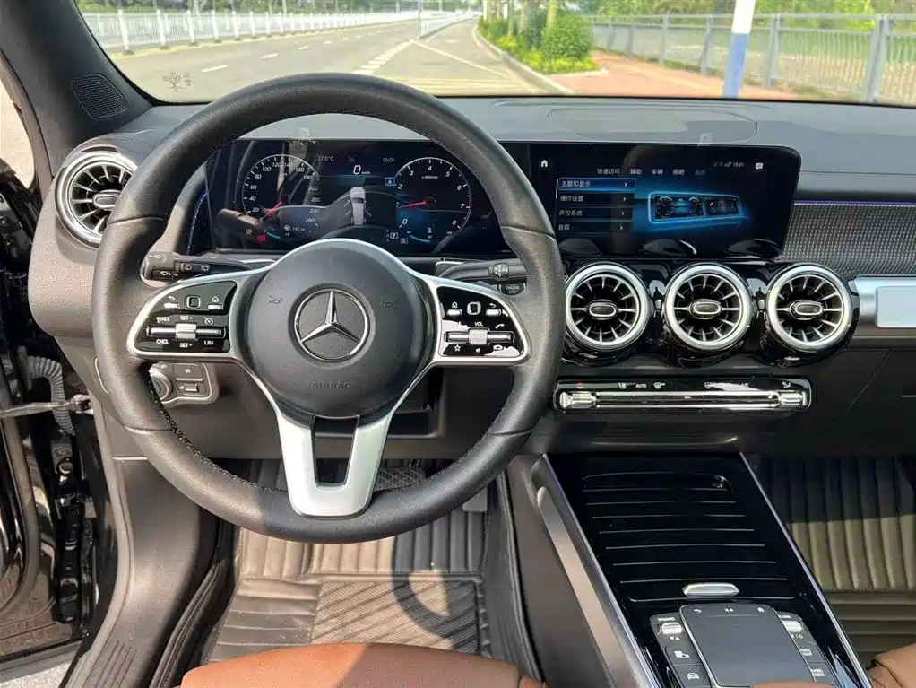 MERCEDES BENZ GLB 2021