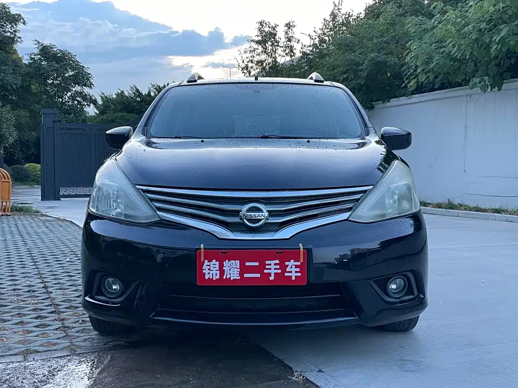 NISSAN LIVINA 2013