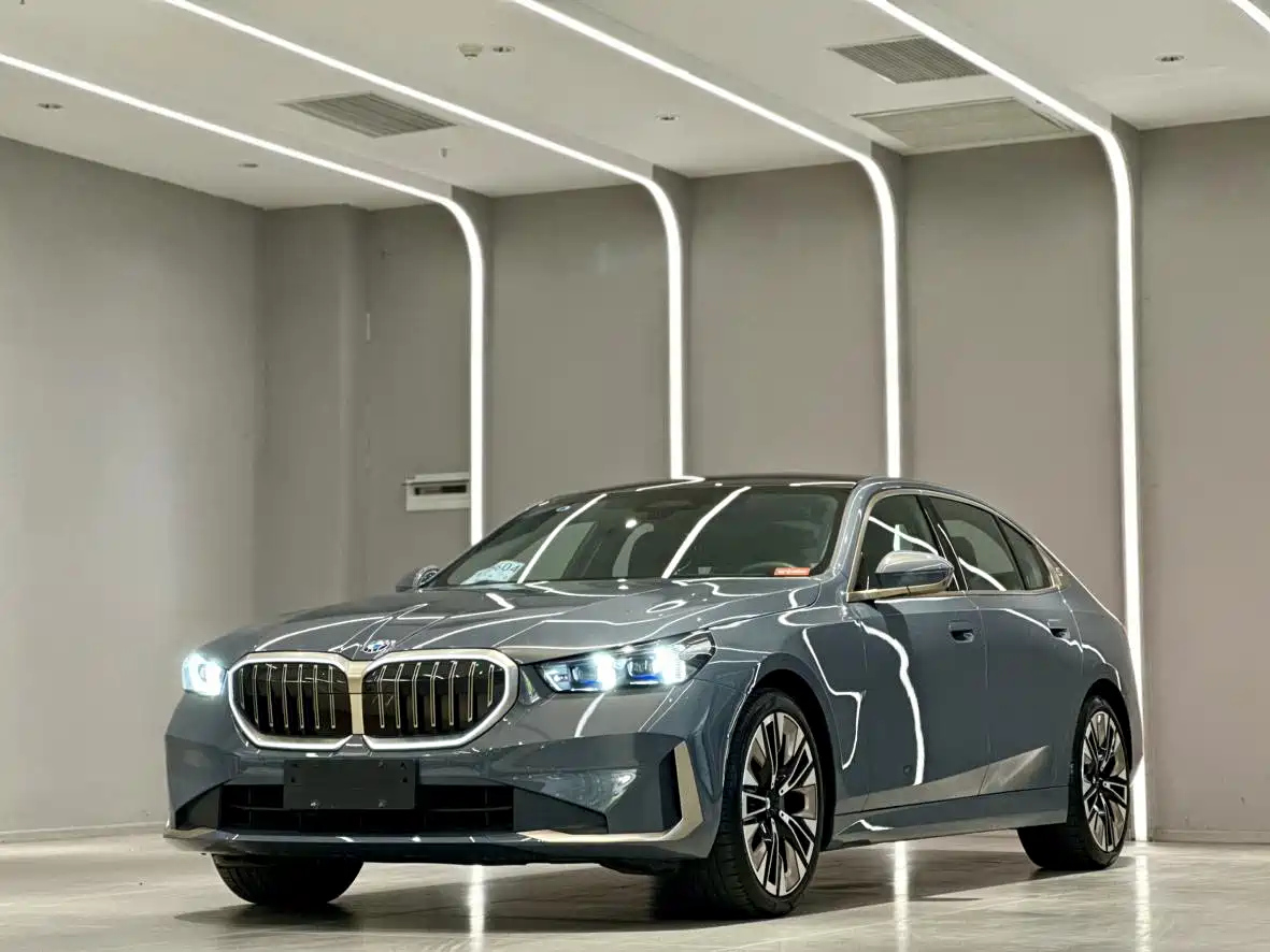BMW 5-SERIES 2024