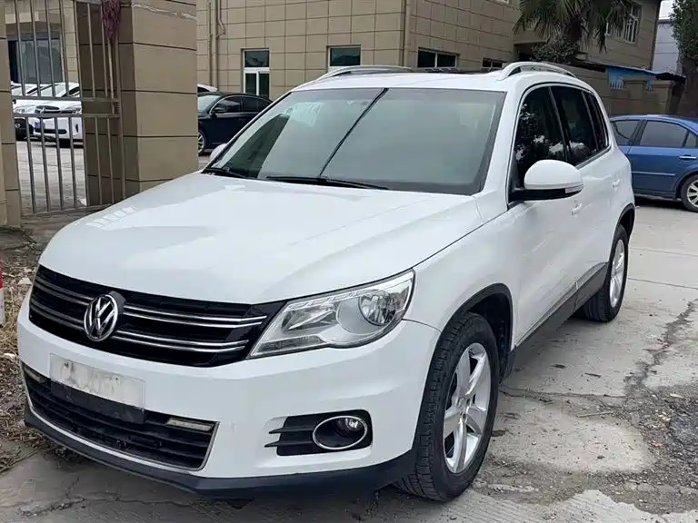 VOLKSWAGEN TIGUAN 2012