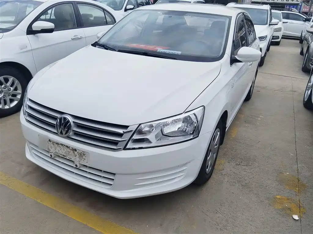 VOLKSWAGEN SANTANA 2015