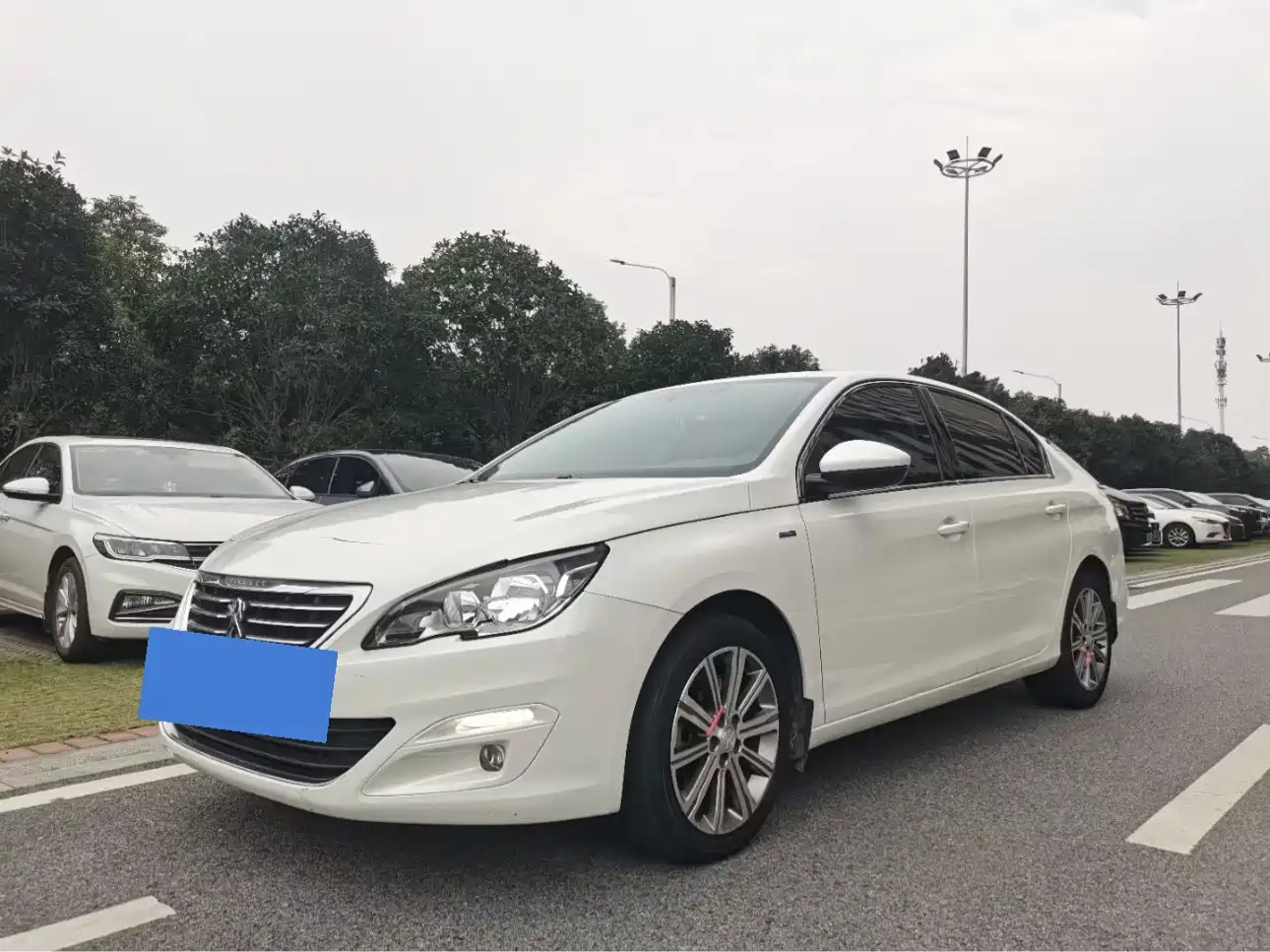 PEUGEOT 408