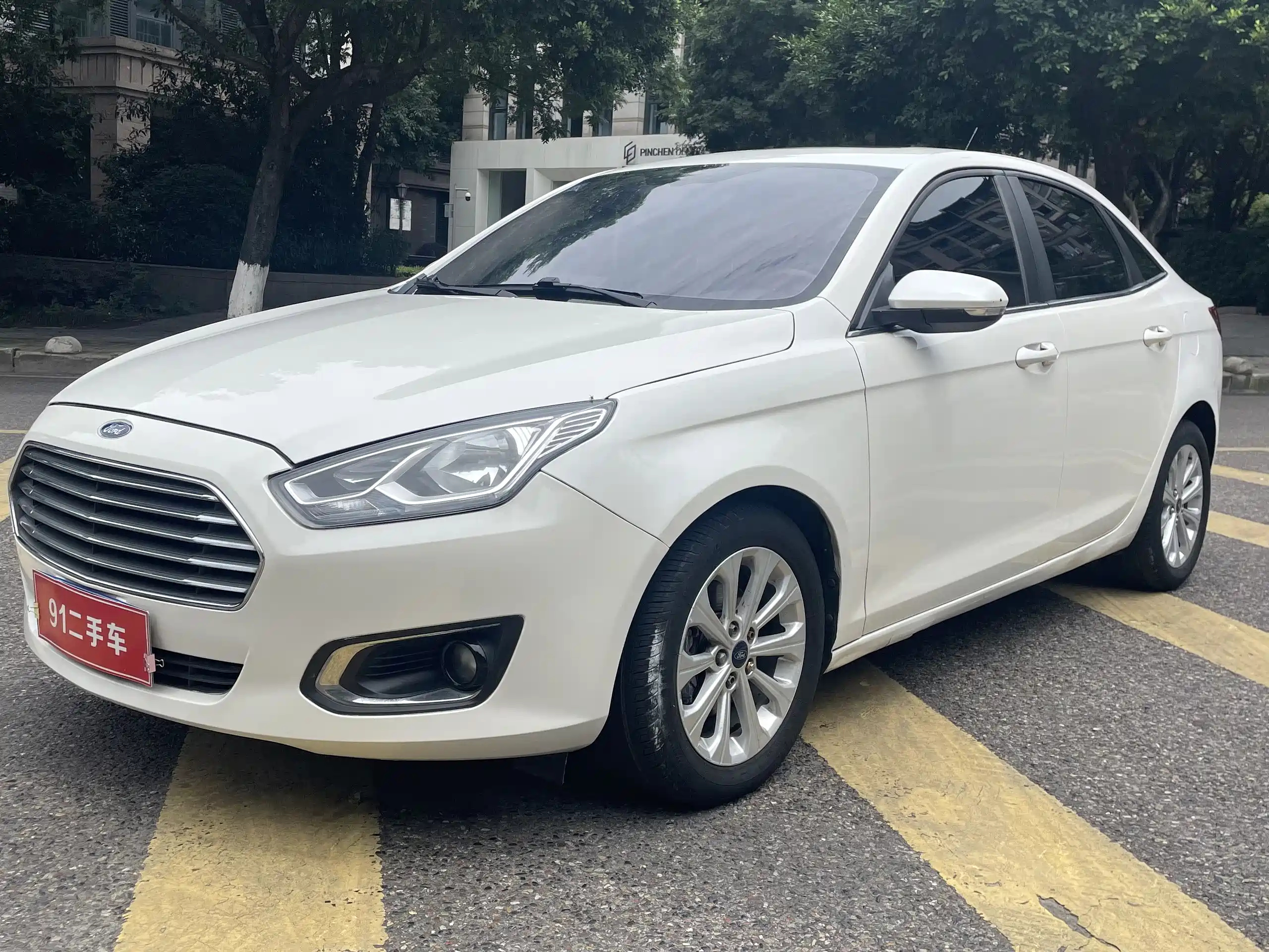 FORD ESCORT 2015