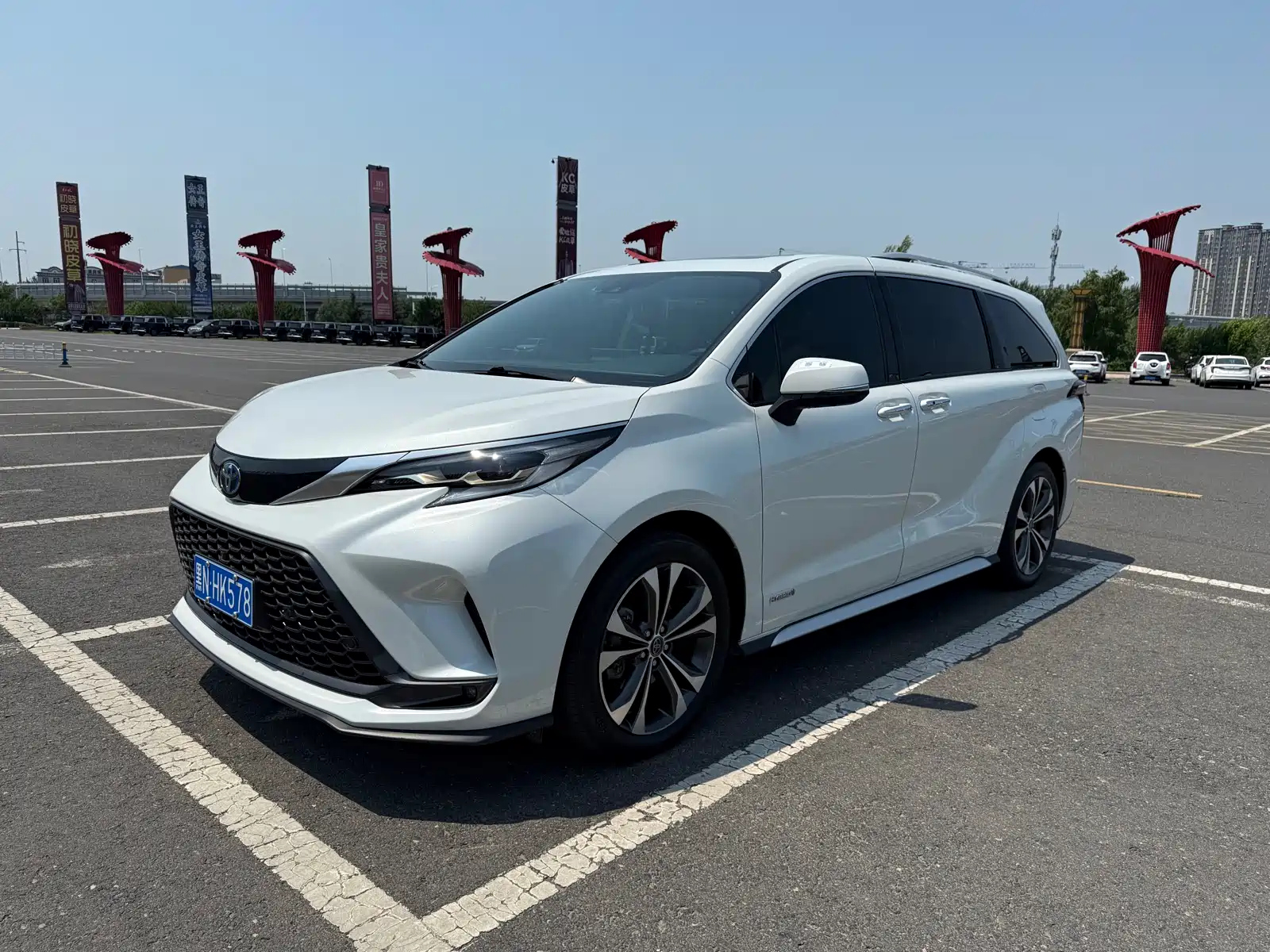 TOYOTA GRANVIA 2023