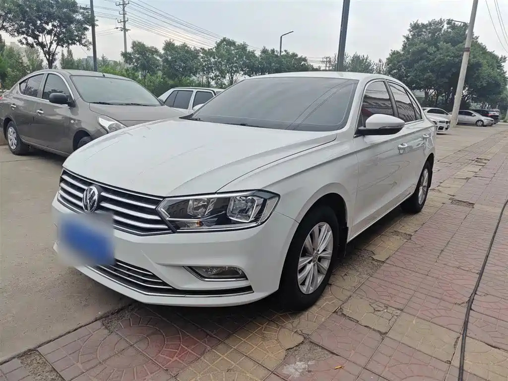 VOLKSWAGEN BORA 2016