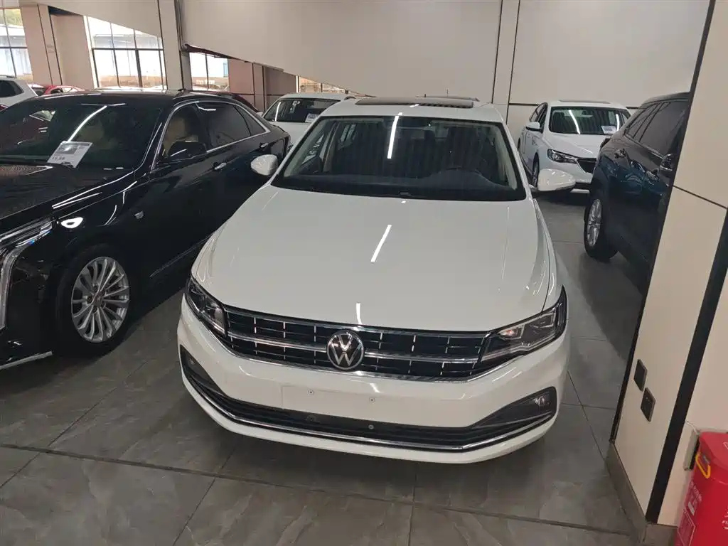 VOLKSWAGEN BORA 2021