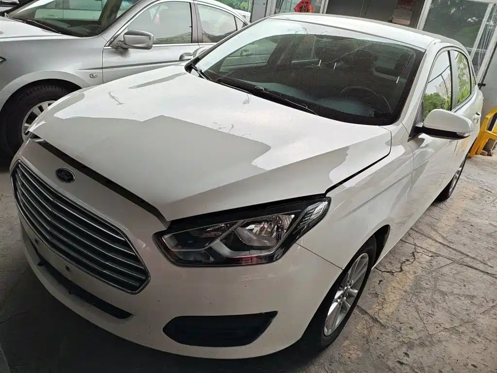 FORD ESCORT 2019