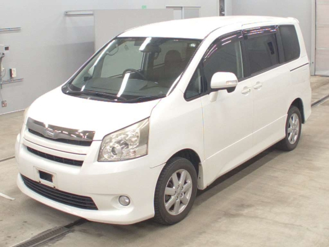 TOYOTA NOAH 2008