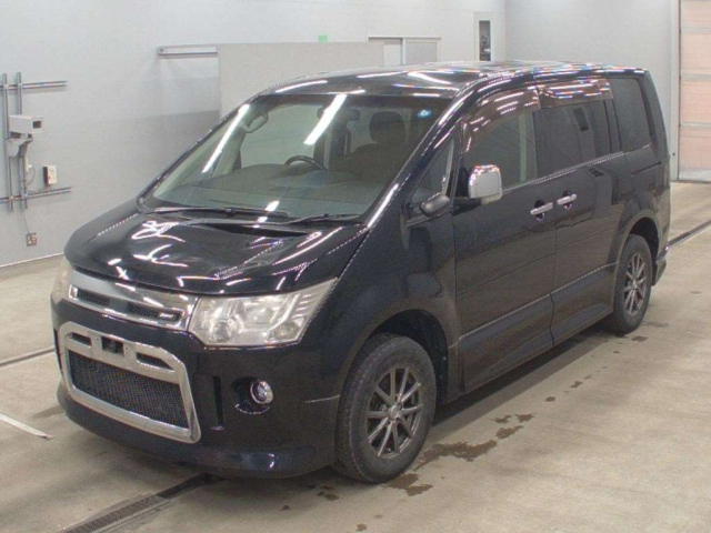 MITSUBISHI DELICA D5 2011