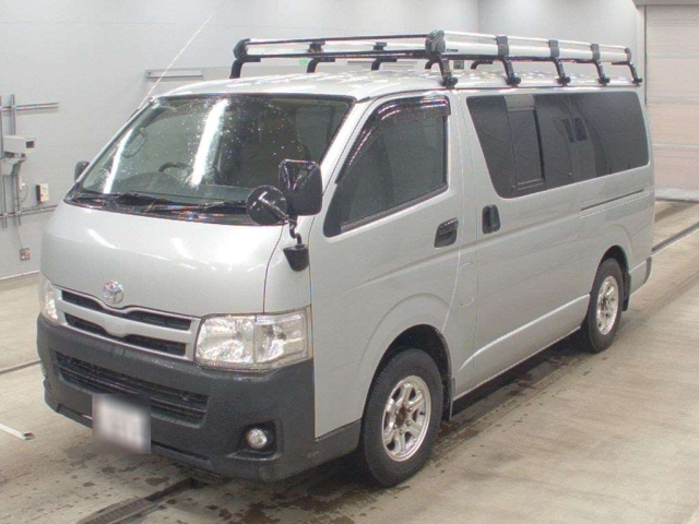 TOYOTA HIACE VAN 2010