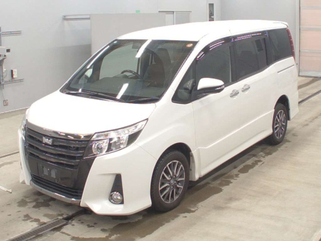 TOYOTA NOAH 2017