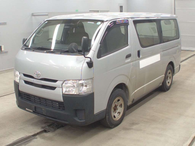 TOYOTA HIACE VAN 2020