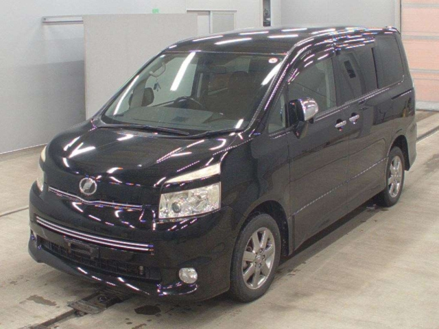 TOYOTA VOXY 2010