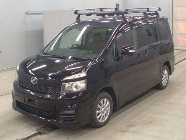 TOYOTA VOXY 2013