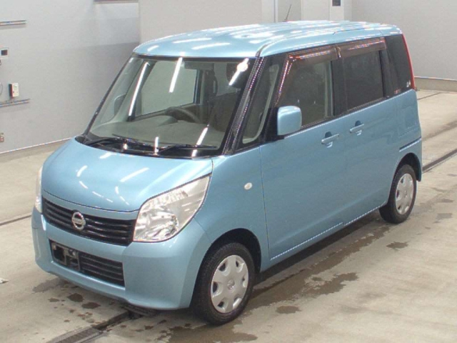 NISSAN ROOX 2013