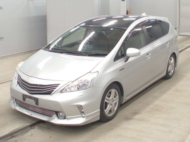 TOYOTA PRIUS ALPHA 2012