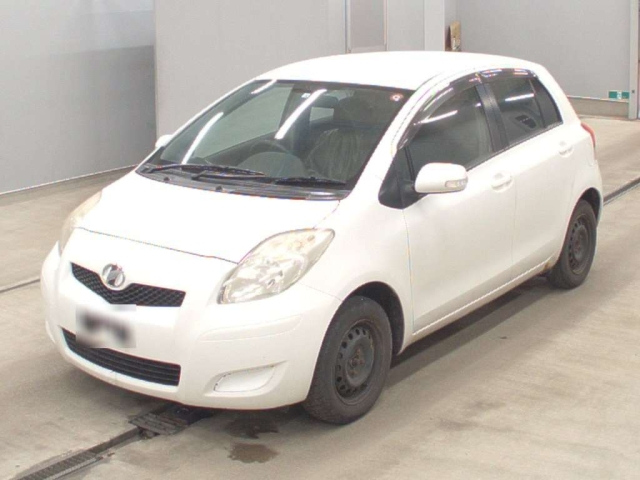 TOYOTA VITZ 2010