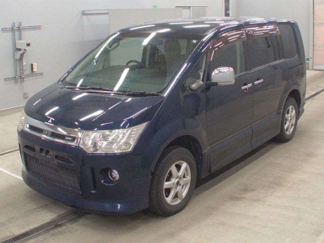 MITSUBISHI DELICA D5 2010