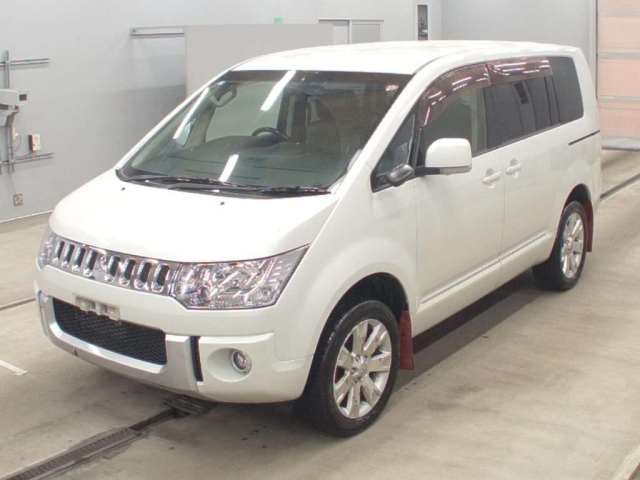 MITSUBISHI DELICA D5 2012