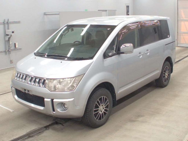 MITSUBISHI DELICA D5 2010