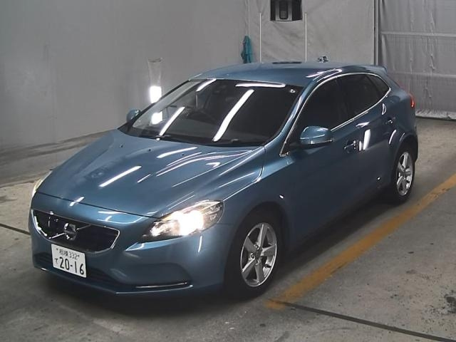 VOLVO V40 2015