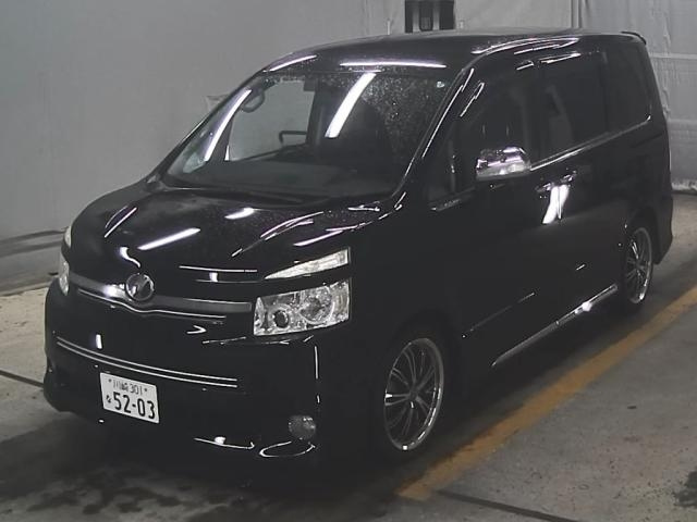 TOYOTA VOXY 2009