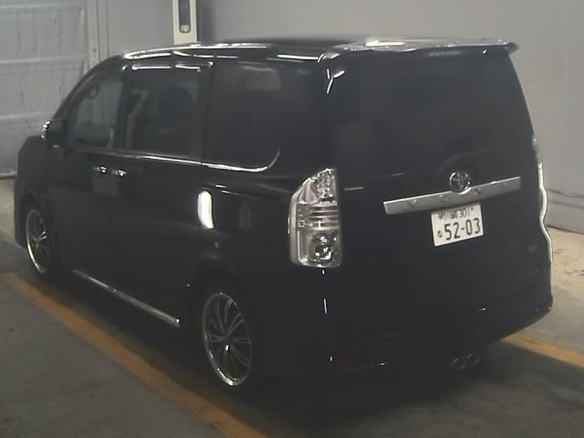 TOYOTA VOXY 2009
