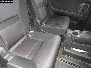 NISSAN SERENA 2010