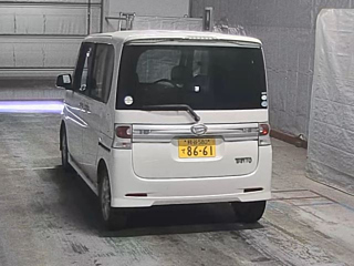 DAIHATSU TANTO 2011