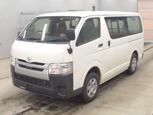 TOYOTA HIACE VAN