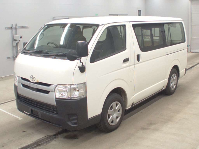 TOYOTA HIACE VAN 2018
