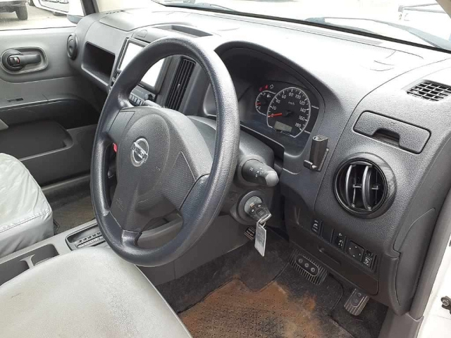 NISSAN AD 2013