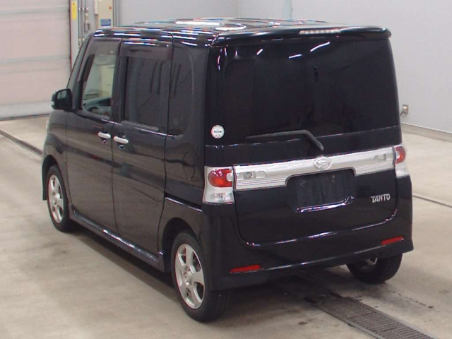 DAIHATSU TANTO 2010