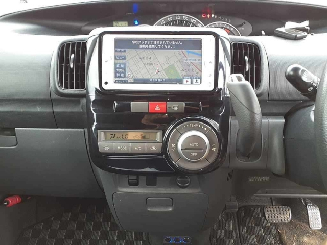 DAIHATSU TANTO 2010