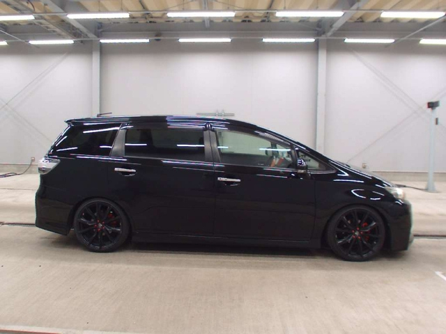 TOYOTA WISH 2014