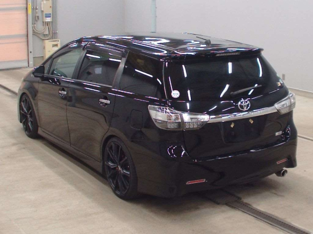 TOYOTA WISH 2014