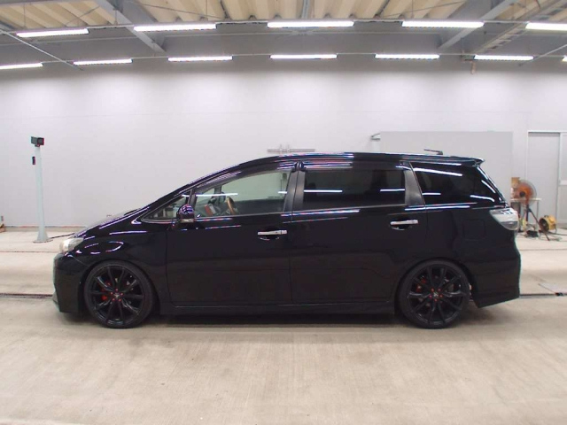 TOYOTA WISH 2014