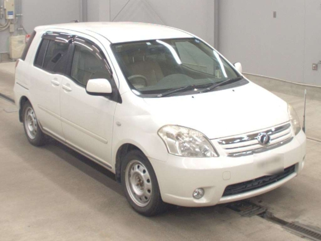 TOYOTA RAUM 2009