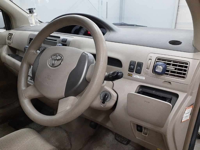 TOYOTA RAUM 2009