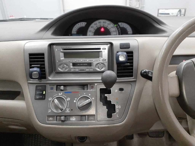 TOYOTA RAUM 2009
