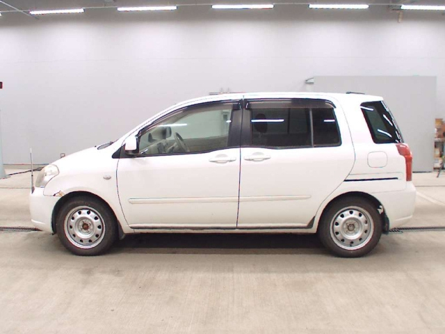 TOYOTA RAUM 2009