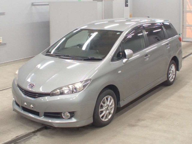 TOYOTA WISH 2010