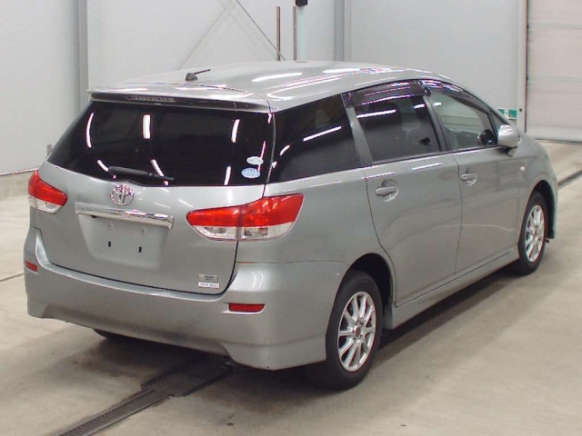 TOYOTA WISH 2010