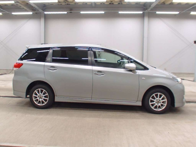 TOYOTA WISH 2010