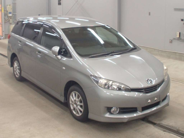 TOYOTA WISH 2010