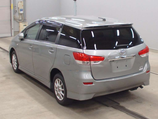 TOYOTA WISH 2010