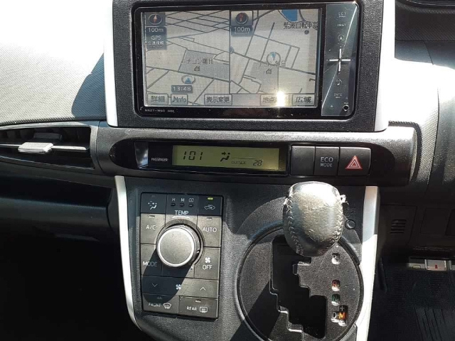 TOYOTA WISH 2010