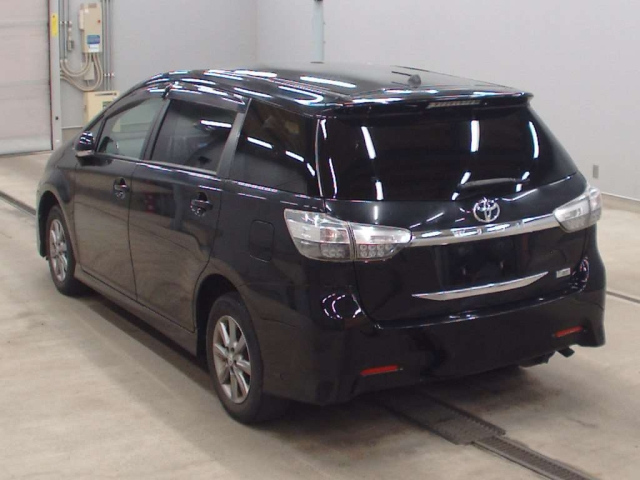 TOYOTA WISH 2012